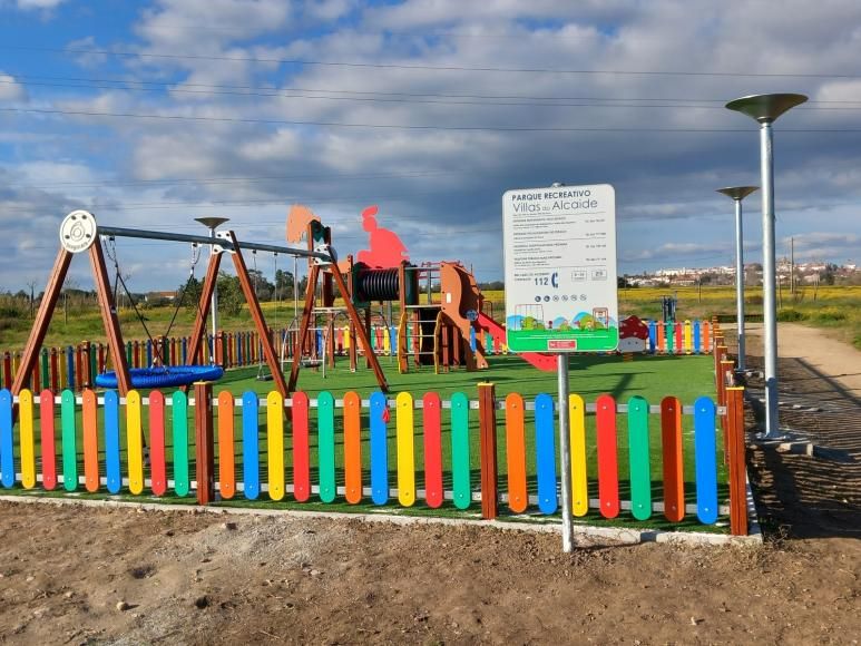 Inaugura&ccedil;&atilde;o Parque Infantil em Vilas de Alcaide | UFMHF