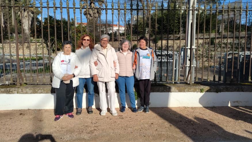 Cord&atilde;o humano para assinalar o dia da luta contra o cancro