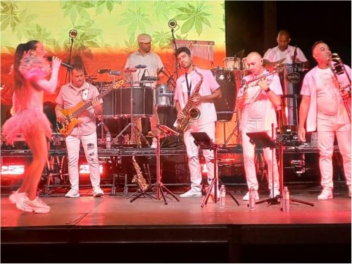 Concerto &ldquo;Sai do Ch&atilde;o - Tributo a Ivete Sangalo" | Malagueira